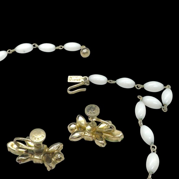 Vintage Hallmarked Duane Milk Glass & Rhinestone Necklace & Screw-back Earrings - Picture 5 of 9